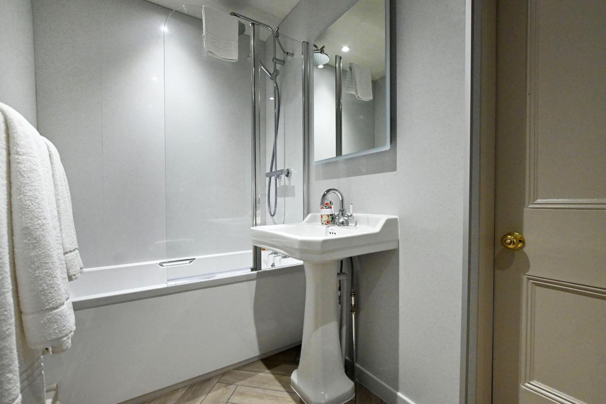 Stanton Manor Hotel Chippenham  Dış mekan fotoğraf